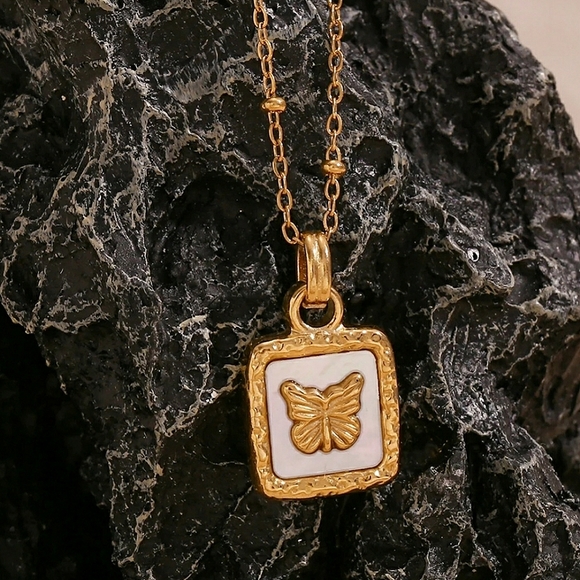 NEW Gold Natural Shell Square Butterfly Pendant On Satellite Chain Necklace - Picture 6 of 7
